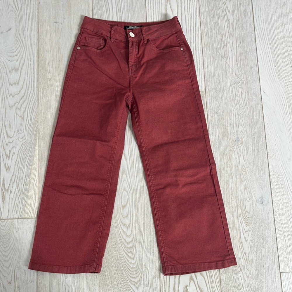 Women’s size 25 lightweight stretch denim pants.